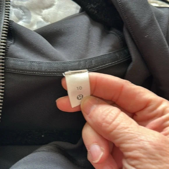 Lululemon Define hooded jacket - Picture 7 of 7